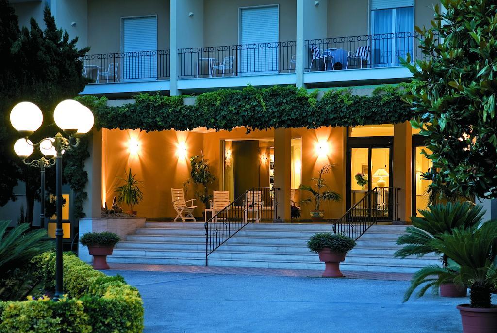 Hotel Terme Alexander Искья Экстерьер фото